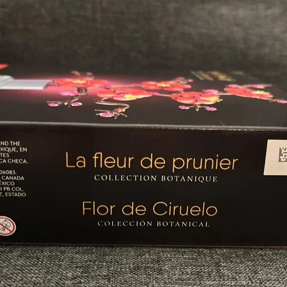 LEGO Plum Blossom Botanical Collection - Picture 11 of 13